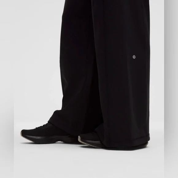 Lululemon Define Black High-Rise Wide-Leg
Pant Luon (M) Brand New with Tags. - Picture 2 of 7
